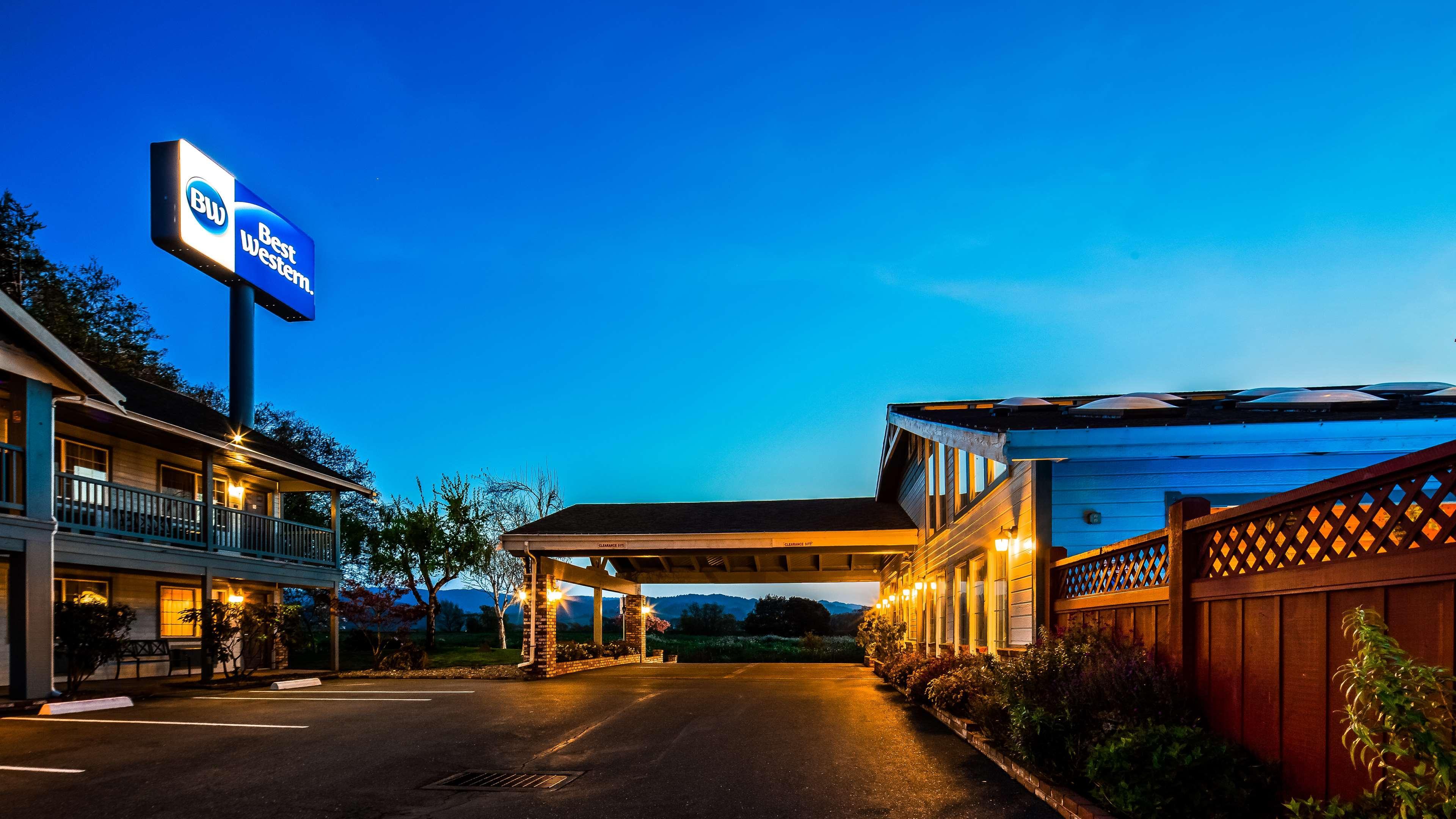 Best Western Country Inn Fortuna Exteriör bild